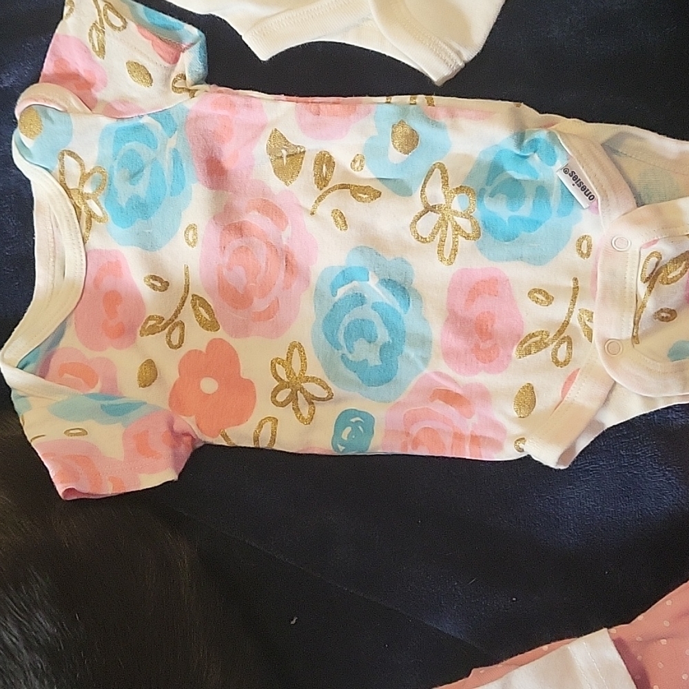 Onesie - Picture 2 of 4